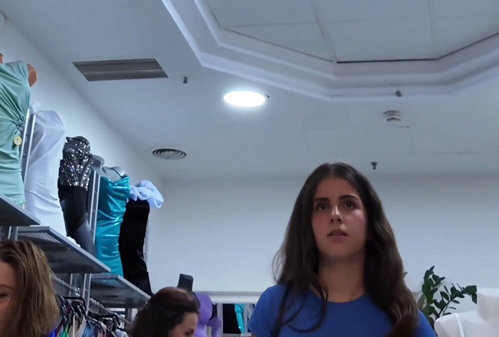 brunette teenie with a tight peach and vpl in black leggings out shopping with mom (5).jpg