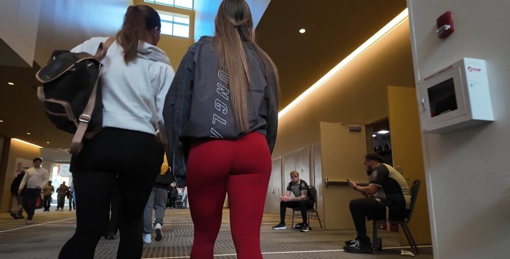  teen body builder with a nice booty gets capped a couple (1).jpg