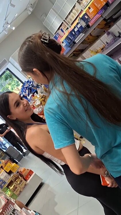 candid 16 best girl leggings worker.mp4_2.mp4_snapshot_01.23_[2026.09.14_16.55.37].jpg